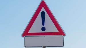 Alert traffic sign 