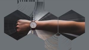Image d'un bras avec une montre, des graphiques et des hexagones