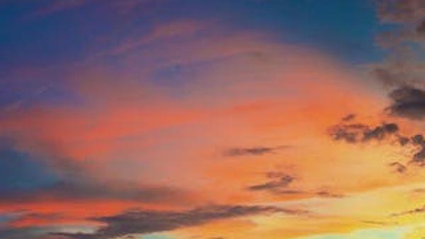 Pôr do sol com nuvens