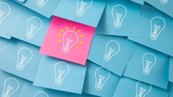 Post-it notes with light bulb illustrations