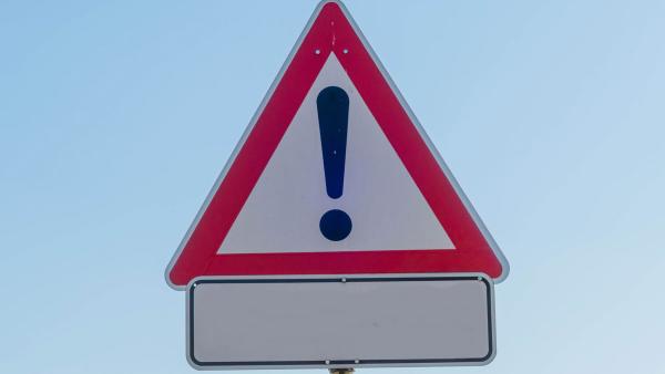 Alert traffic sign 