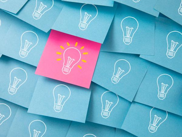 Post-it notes with light bulb illustrations